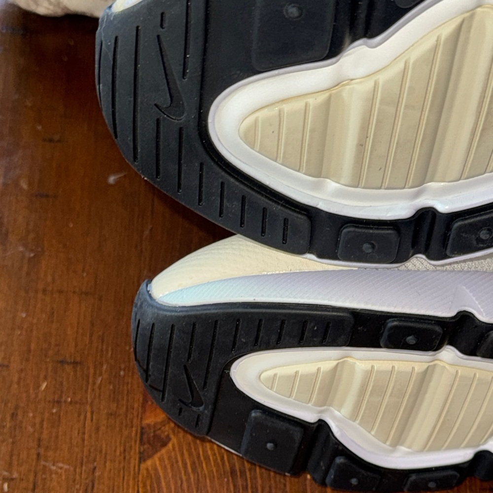 Nike Air Max 270 Beige and Black Sneakers ladies 10 - Picture 11 of 11